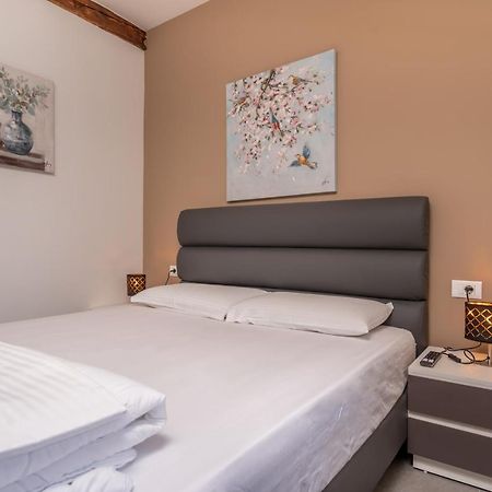 Aaa Apartments & Rooms With Free Parking Πούλα Εξωτερικό φωτογραφία
