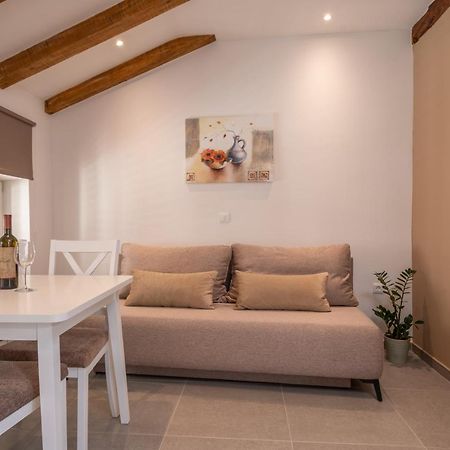 Aaa Apartments & Rooms With Free Parking Πούλα Εξωτερικό φωτογραφία