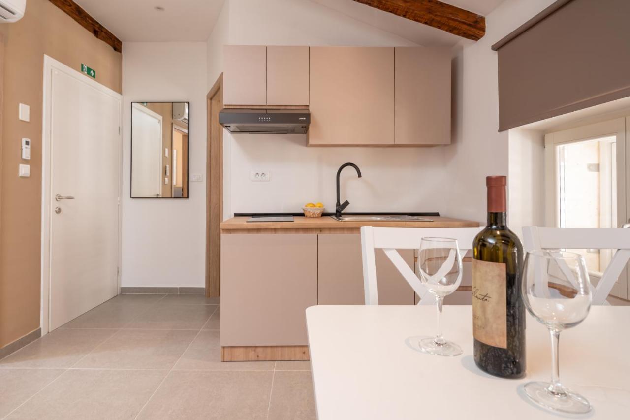 Aaa Apartments & Rooms With Free Parking Πούλα Εξωτερικό φωτογραφία